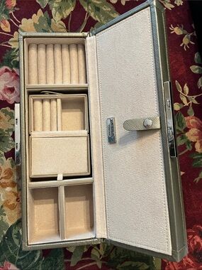 WOLF Silver Jewelry Organizer with Cream Interior Compartments